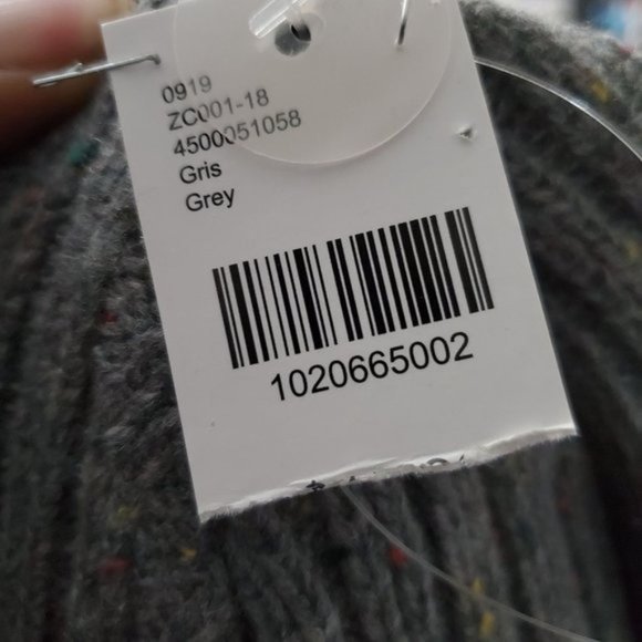 Bentley Leathers Inc. Thick knit hat w/fold - Picture 6 of 11